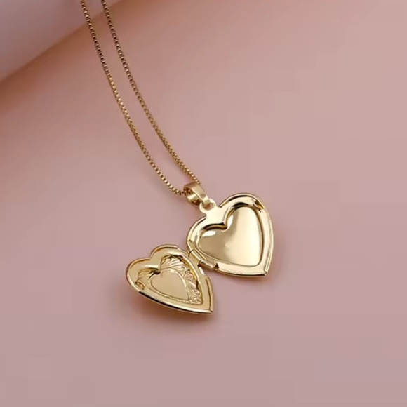 Gold Heart Pendant Necklace - Picture 3 of 14